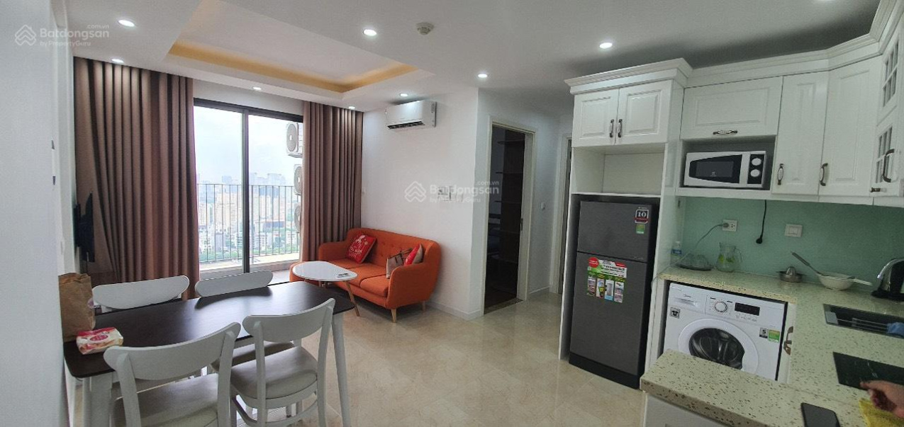Modern 1.5 Bedroom Apartment with City Views