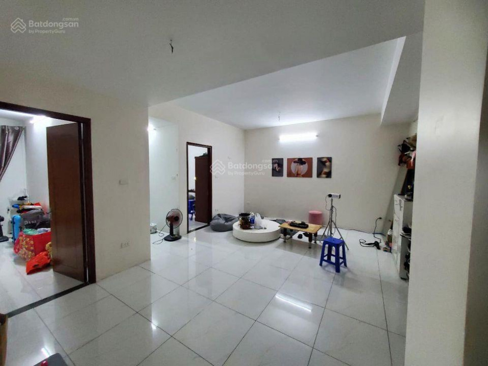 Bright 85m² Apartment with 2 Bedrooms, Xuân La