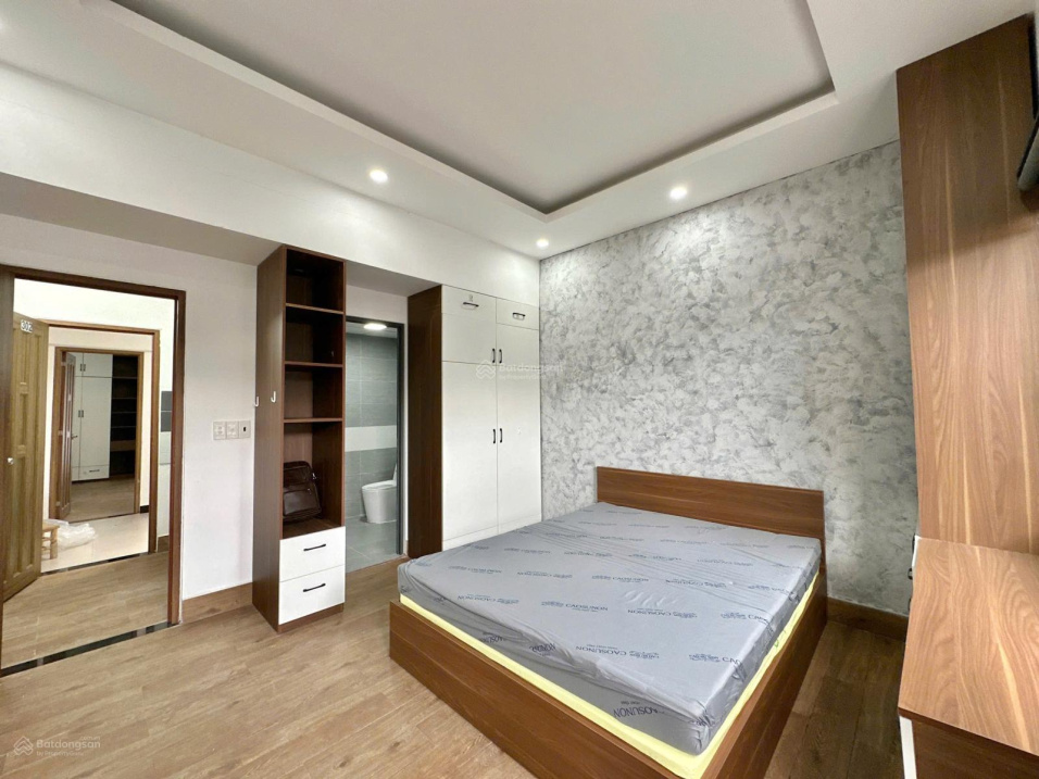 Modern Studio with Balcony in Le Van Sy