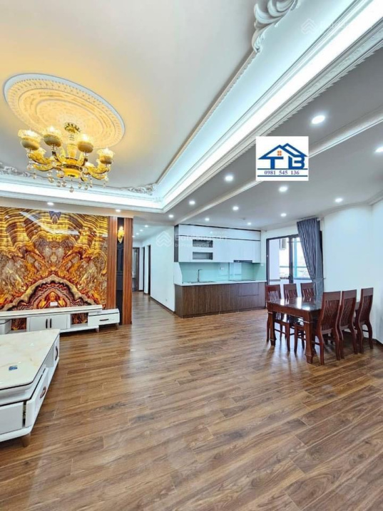 Luxurious 170m² Apartment with Designer Interior