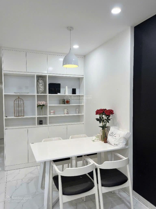 Modern 2-3 Bedroom Apartment at IRIS GARDEN
