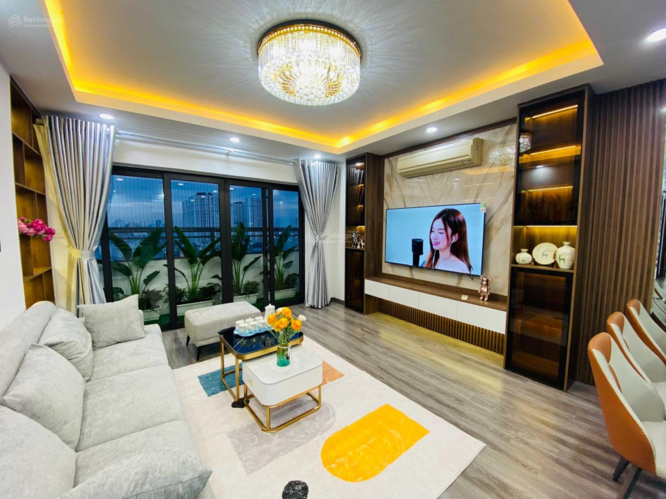 Modern 2-Bedroom Apartment with Luxury Interior