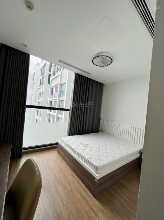 Furnished 3-Bedroom Apartment with Lake View