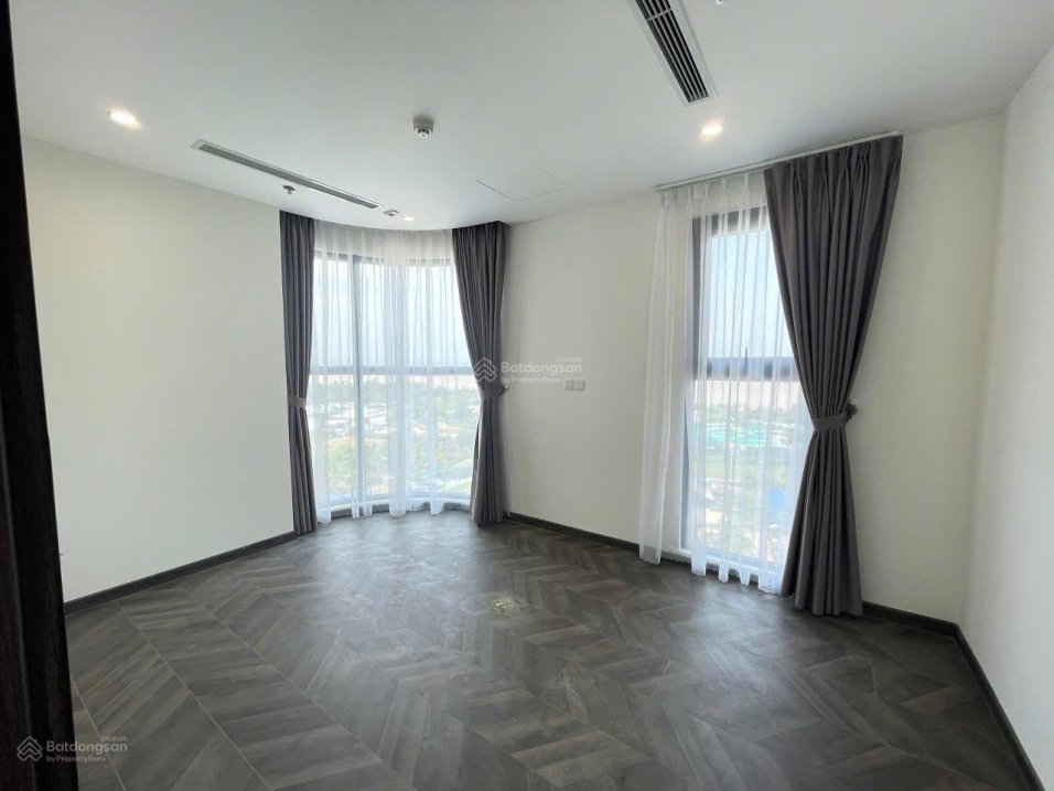 Modern 3-Bedroom Apartment with Designer Kitchen