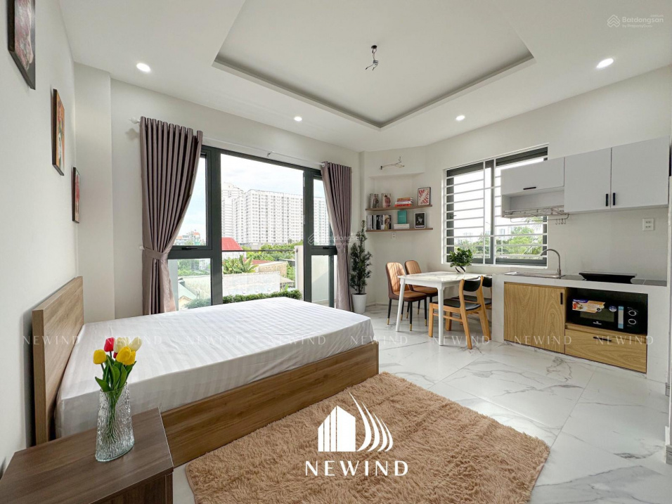 Modern Studio with Balcony in District 7