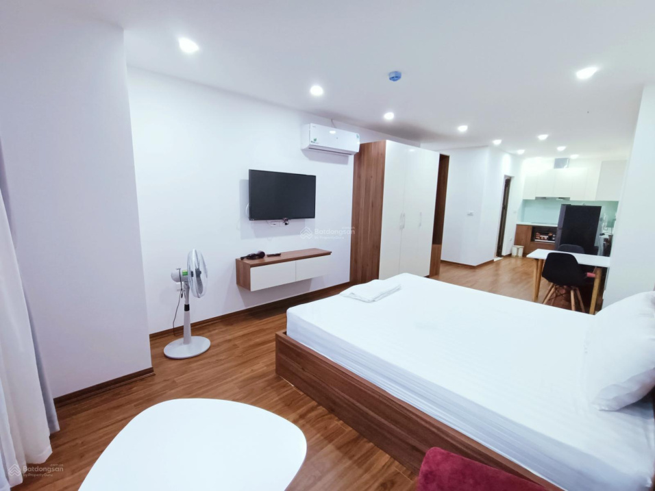 Modern 40m² Studio Apartment Near Lotte Center