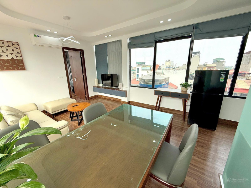 Modern 1-Bedroom Apartment with City View