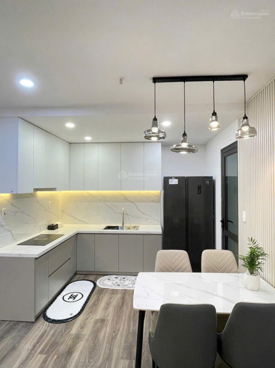 Modern 3-Bedroom Apartment with River View