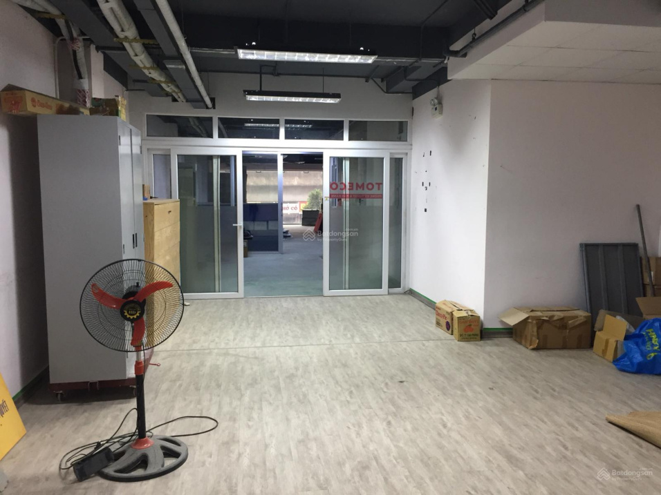4-Floor Commercial Building with 7 Rooms