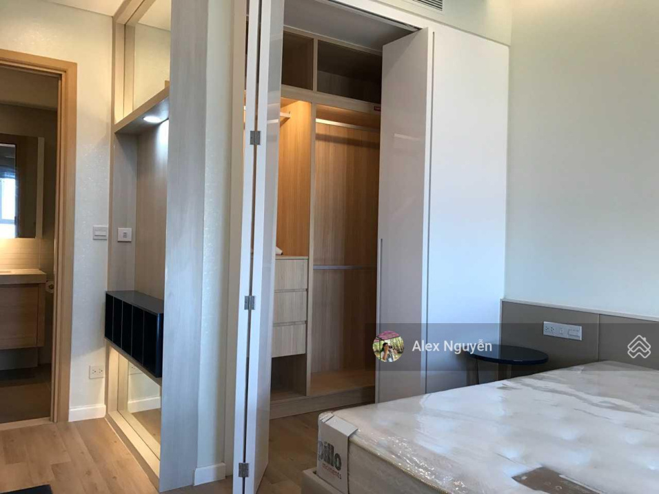 Modern 2-Bedroom Sala Apartment with Stylish Interior
