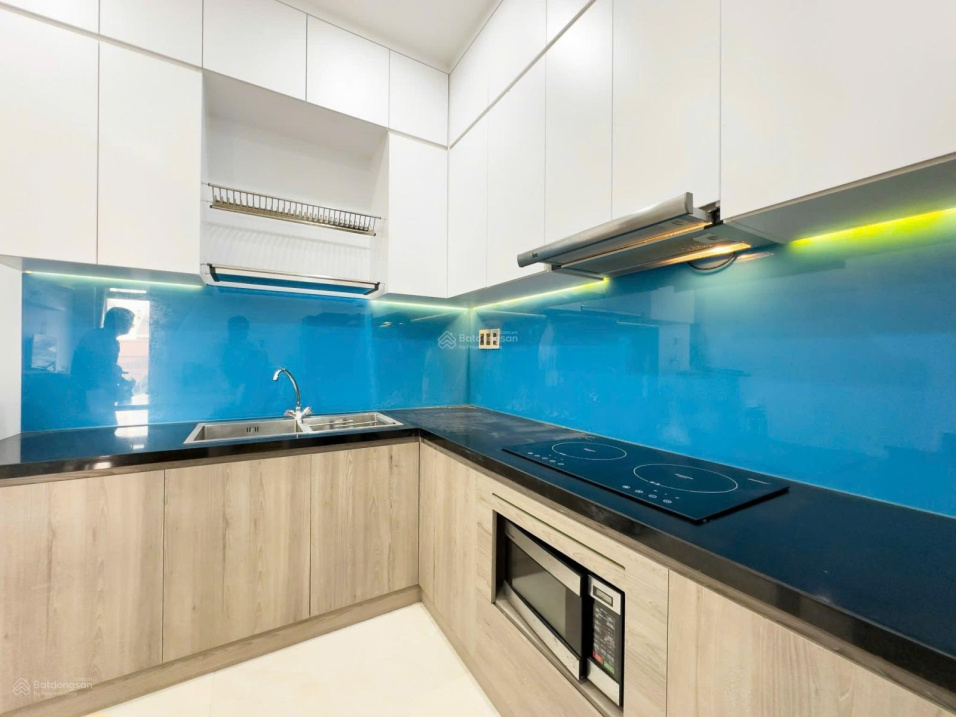 Modern 1BR Apartment with Balcony and Security
