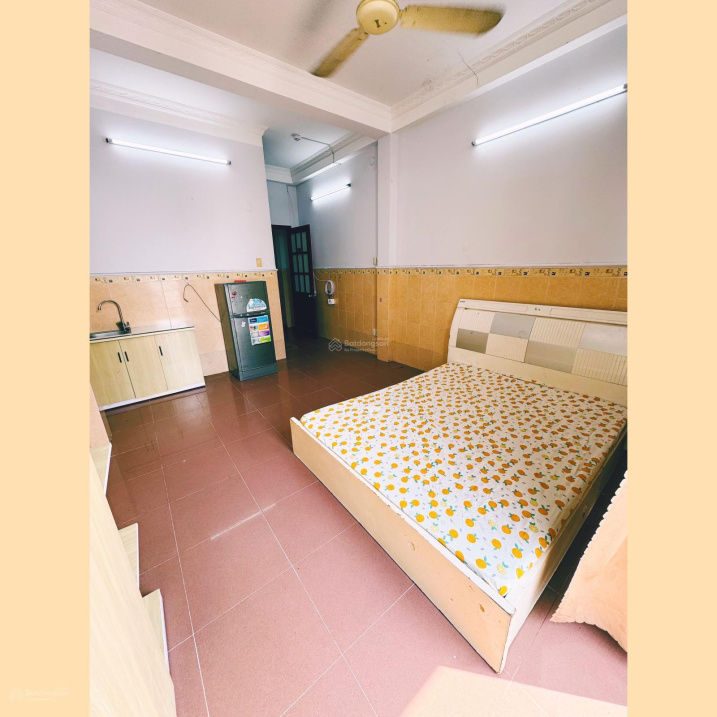 Bright 28m² Studio Apartment with Sunny Balcony
