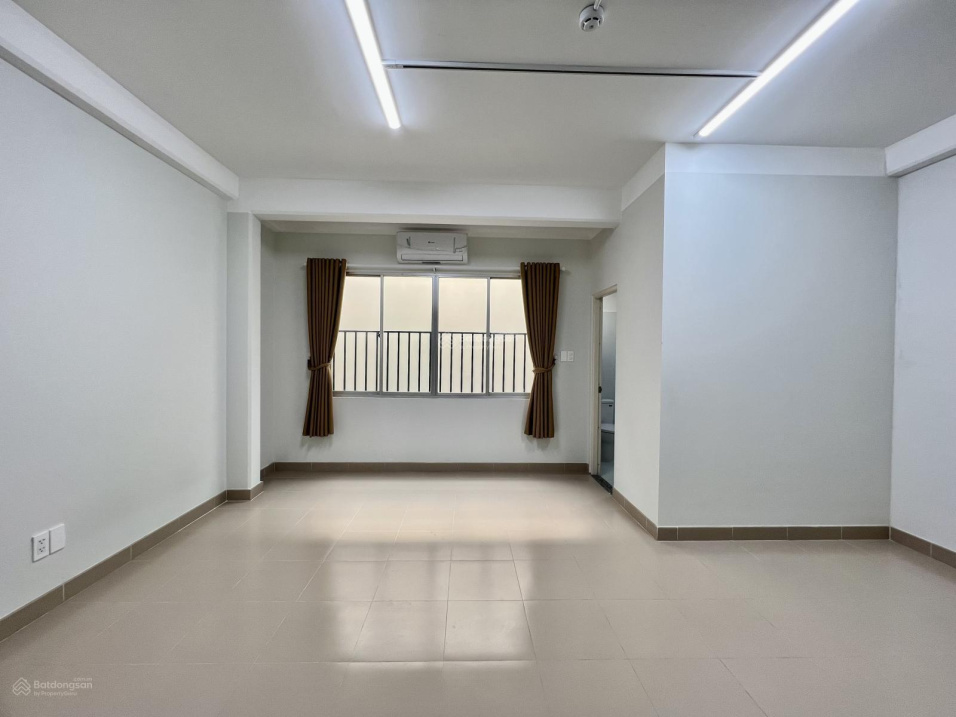 Modern 2-Bedroom Apartment with Large Balcony Q10