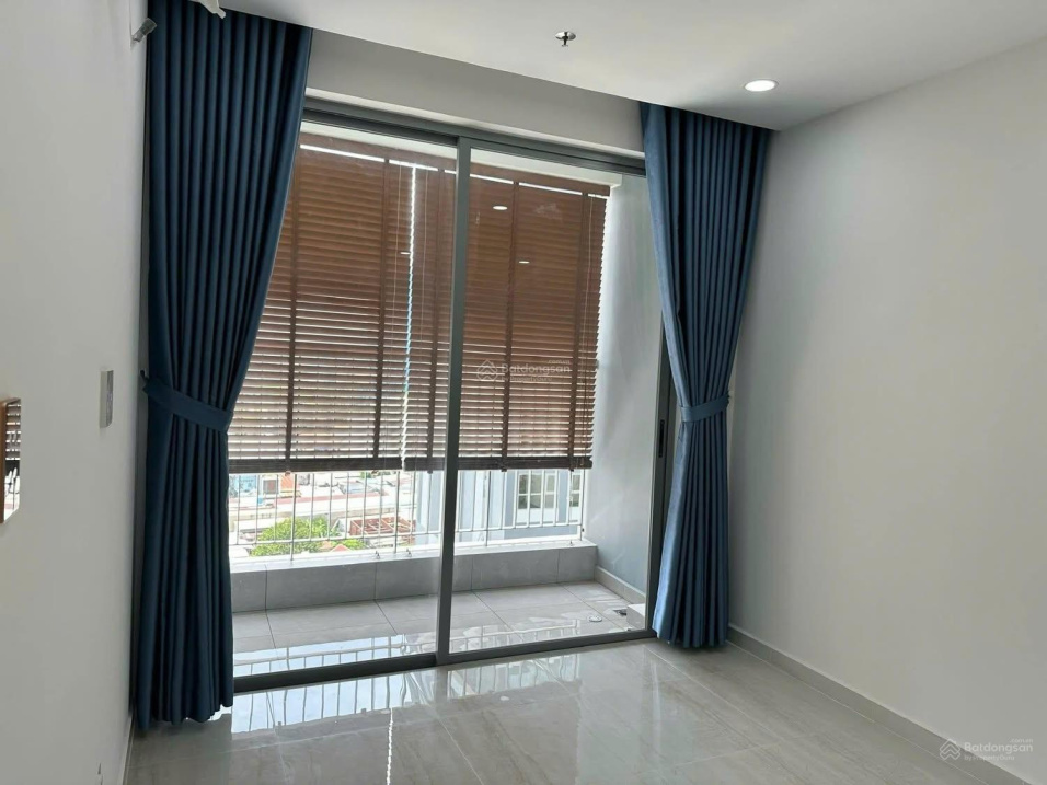 Modern 2-Bed Apartment with Pool in Thu Dau Mot
