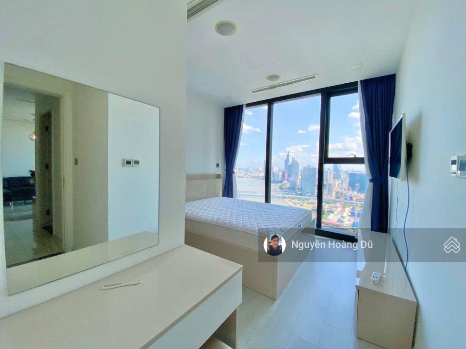 Modern 2-Bed Apartment with City Views