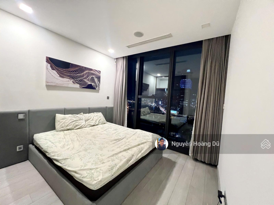 Modern 2-Bed Apartment with City Views