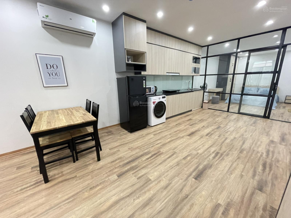 Modern 1-2 Bedroom Apartment with West Lake View