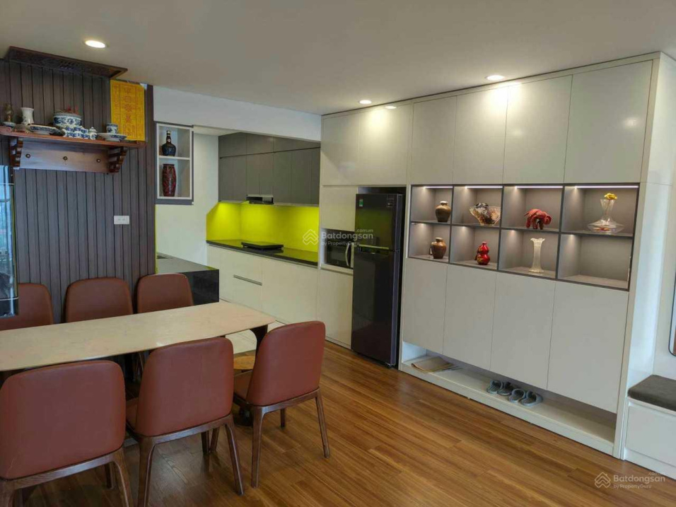 Modern 2-Bedroom Apartment with City Views
