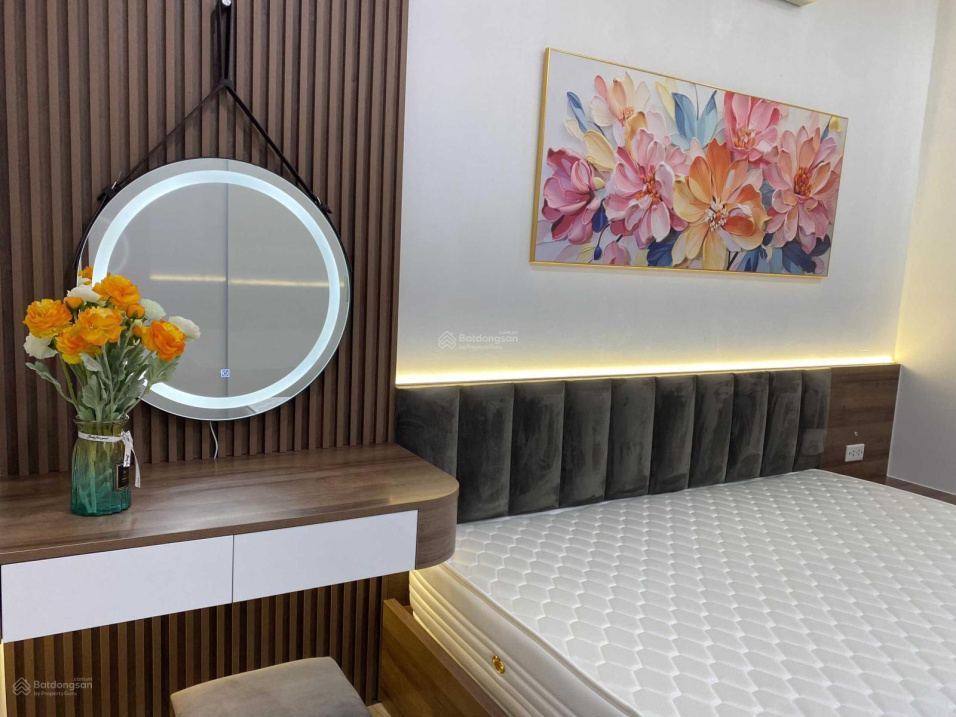 Modern 2-Bedroom Apartment with Luxury Interior