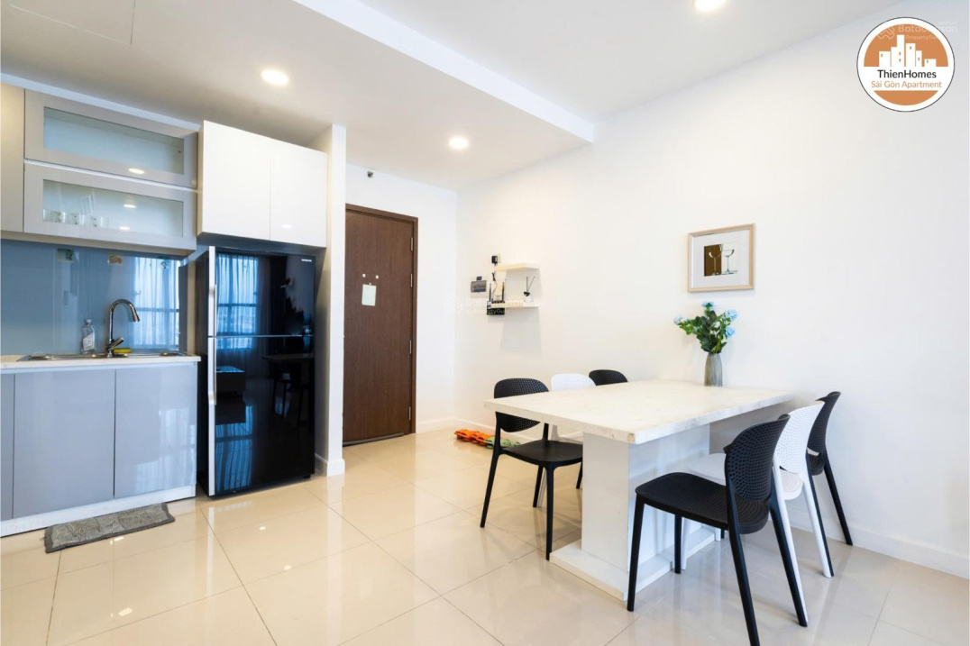 Modern 2-Bedroom Apartment with City Views