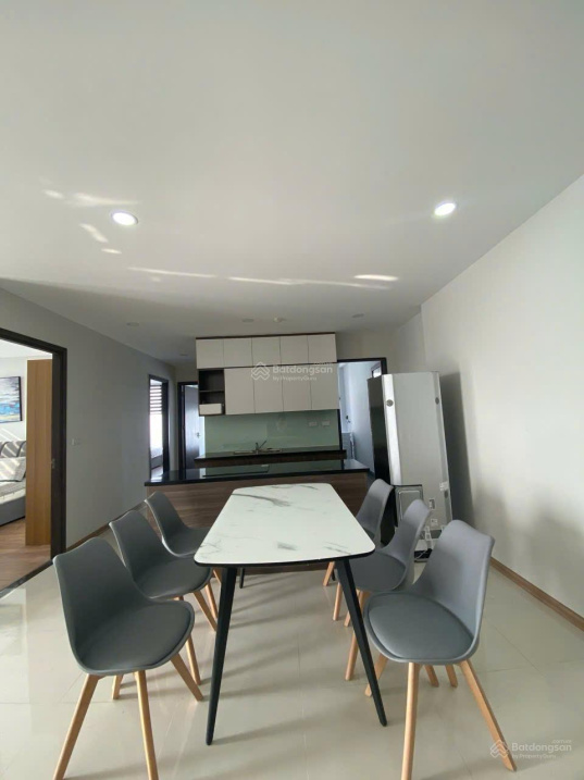 Spacious 3-Bedroom Apartment at Rose Town with Modern Furnishings