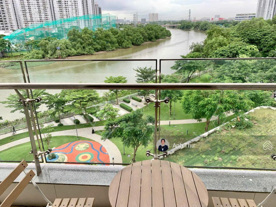 Modern Riverpark Premier Apartment with River View