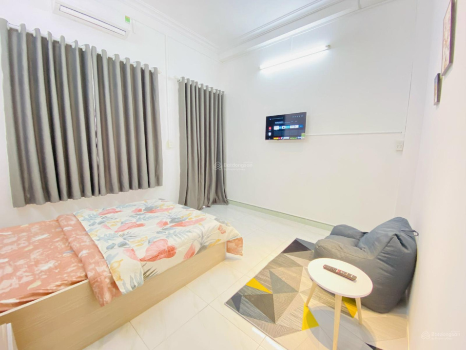 Modern Studio with Balcony near Economics University