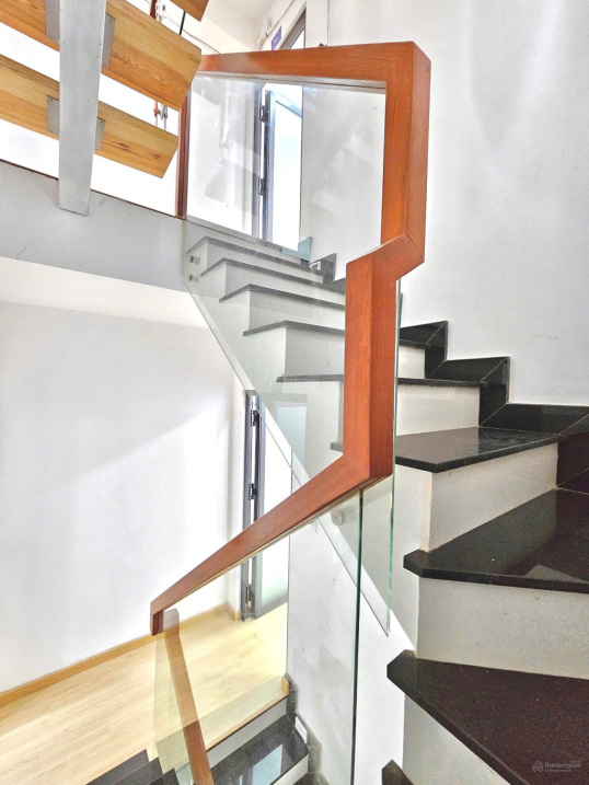 Luxury furnished apartment on Nguyen Trai Street, District 1