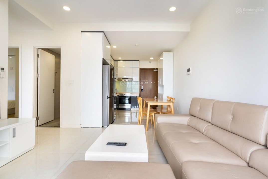 Modern 2-Bed Millennium Apartment with Pool View