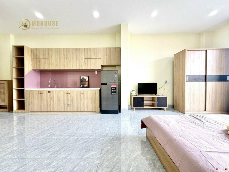 Modern Studio Near Airport with Full Amenities