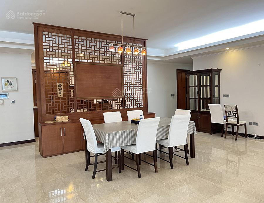 Large 4-Bedroom Luxury Apartment in Ciputra