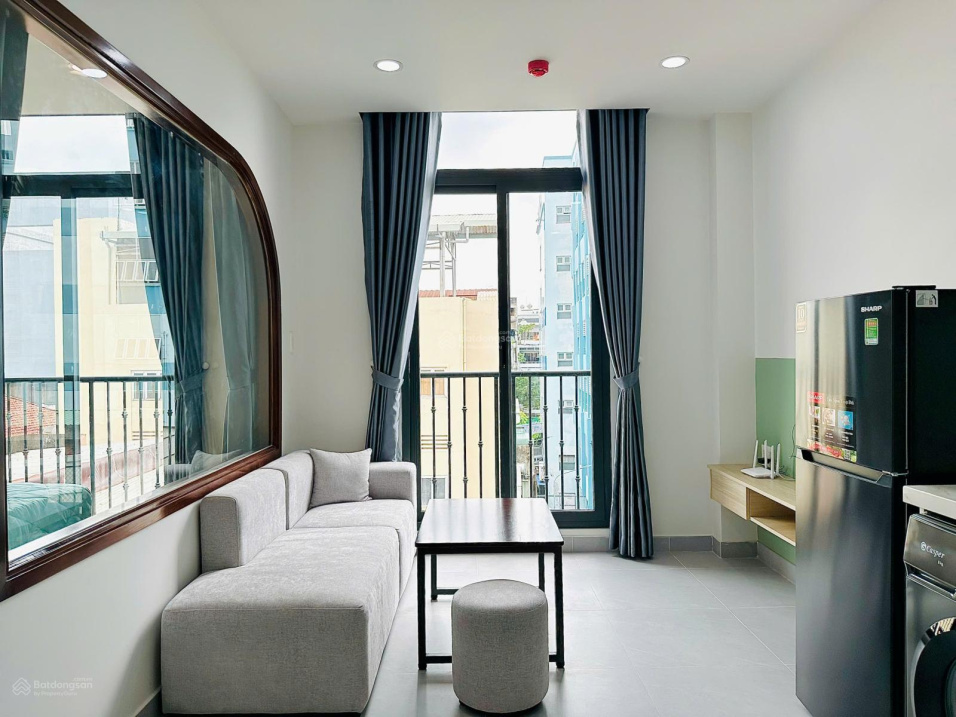 Modern Studio Apartment with Balcony in District 10