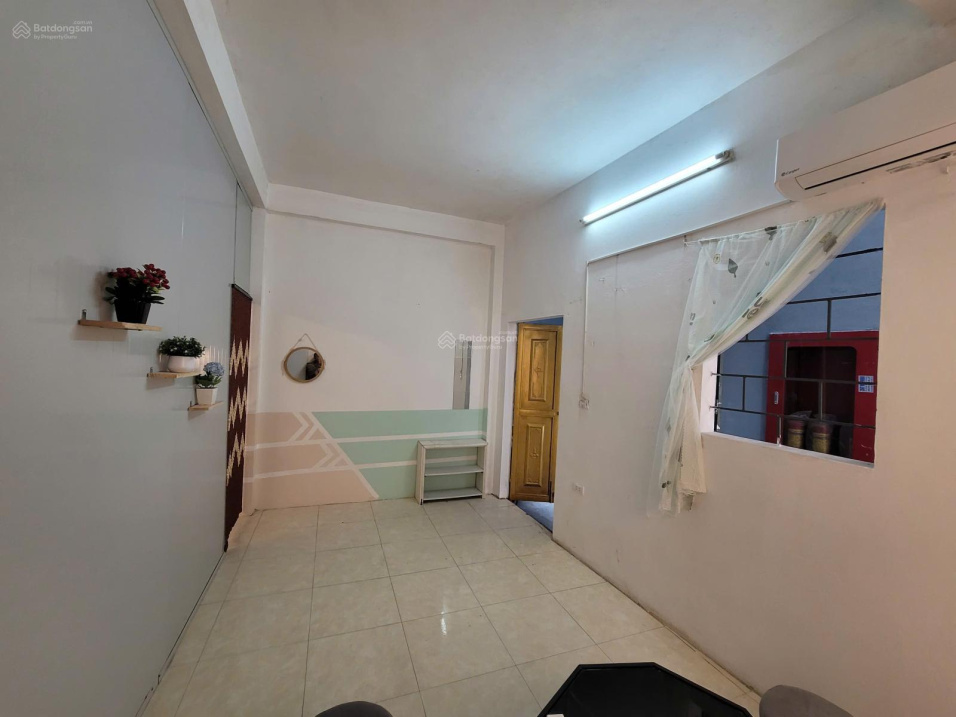 Modern 40m² Apartment with Elevator Near Lake