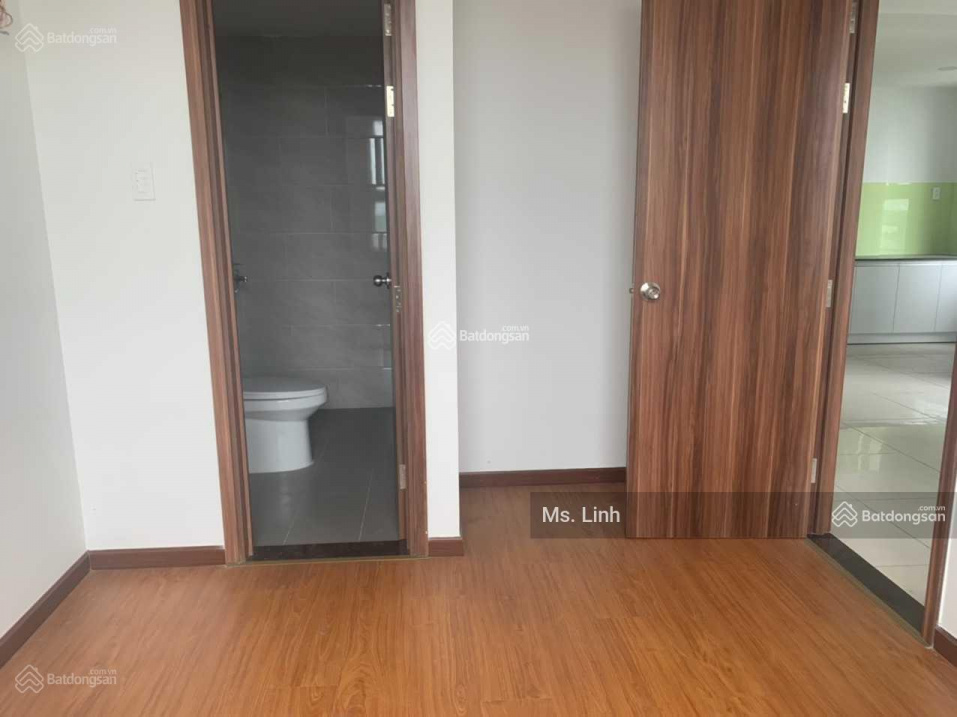 2 Bedroom Apartment with Balcony and Kitchen