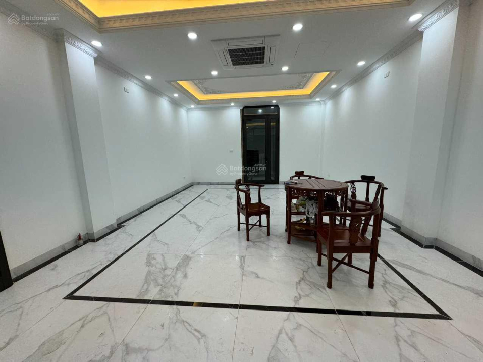 Modern Office Building with Two-Way Access