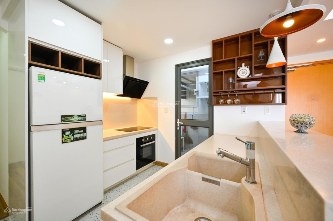 Modern 2-Bedroom Apartment with Designer Interior
