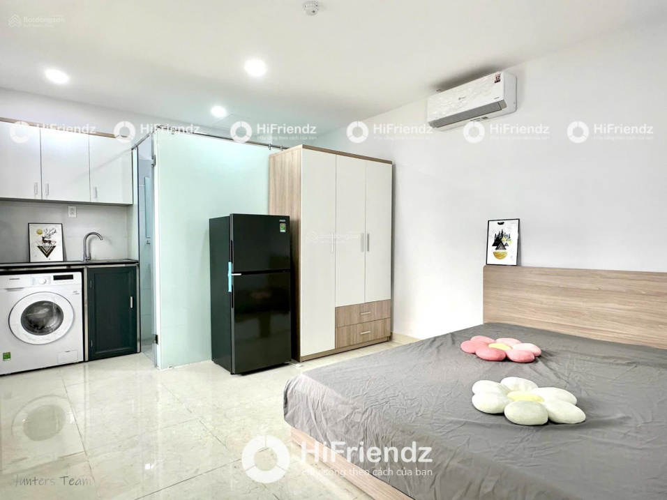 Modern Studio Apartment with Full Amenities