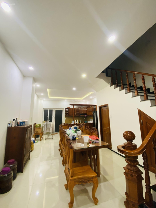 Spacious Villa with Pool Near Lake