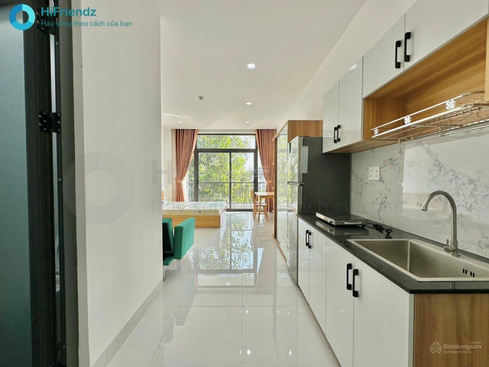 Modern Studio Apartment with Balcony in District 2