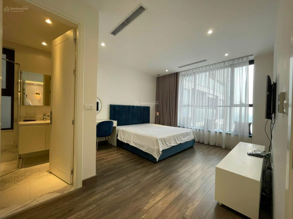 Modern 2-Bedroom Apartment with Stunning Views