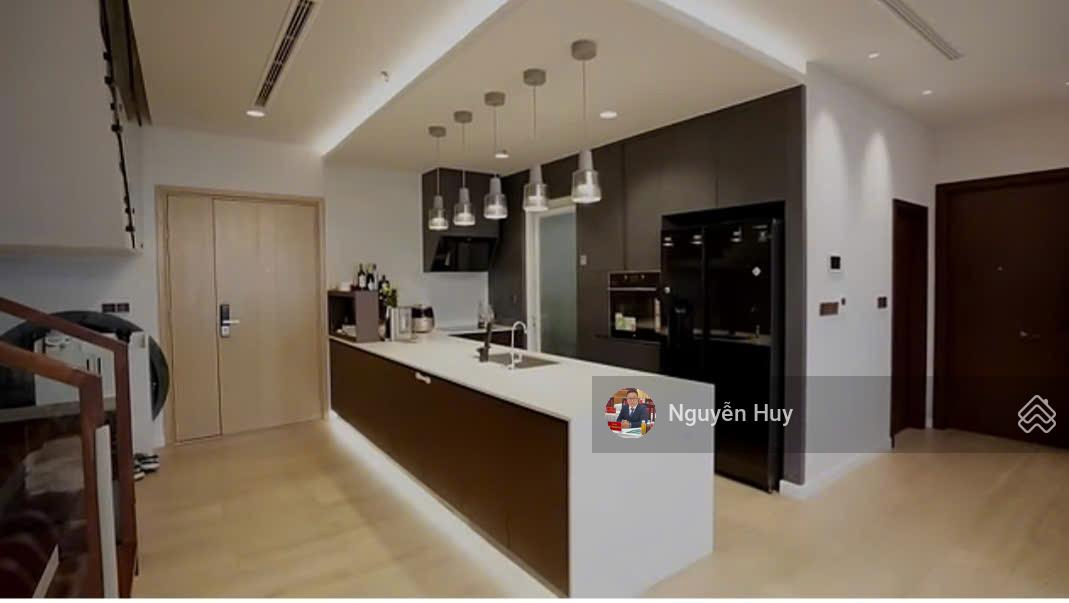 Luxury 4BR Sala Apartment with Landmark View