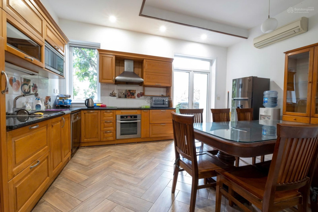 Modern 3-Bedroom Villa in Vinhomes Riverside