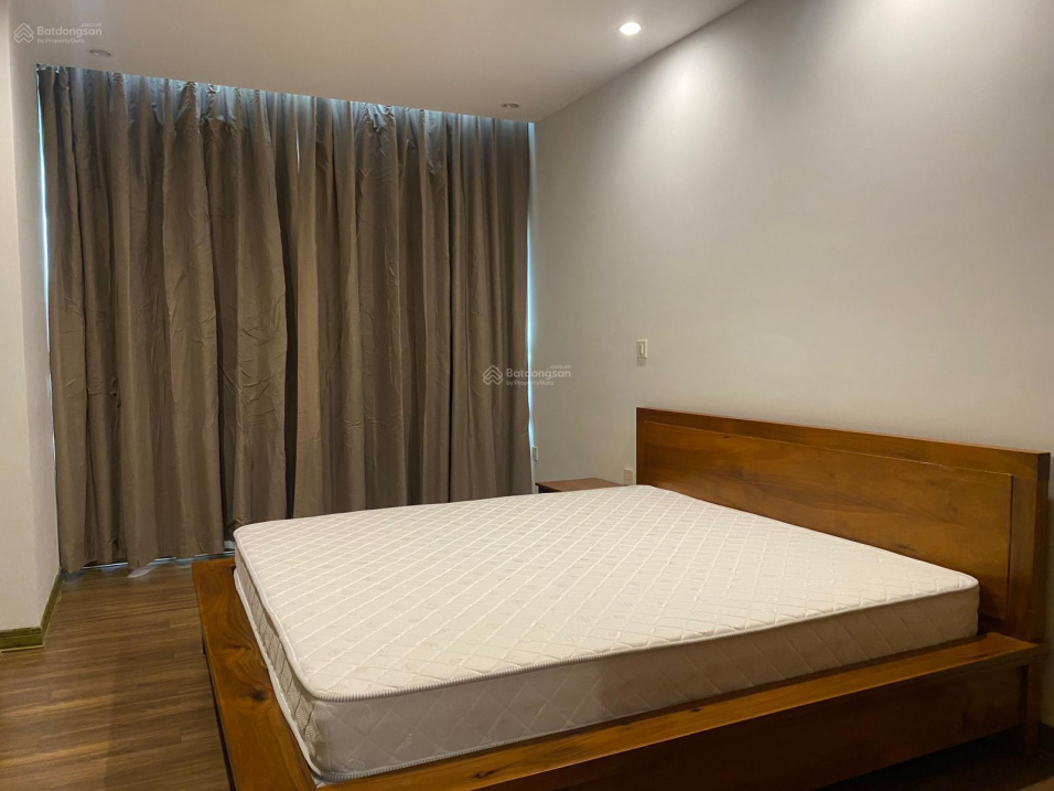 Large 5-Bedroom Luxury Apartment with Full Amenities