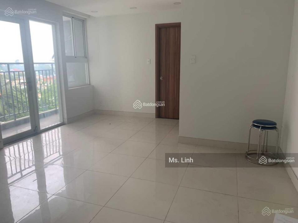 2 Bedroom Apartment with Balcony and Kitchen