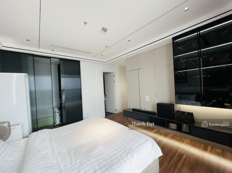 Modern 2-Bedroom Apartment in Cau Giay Center