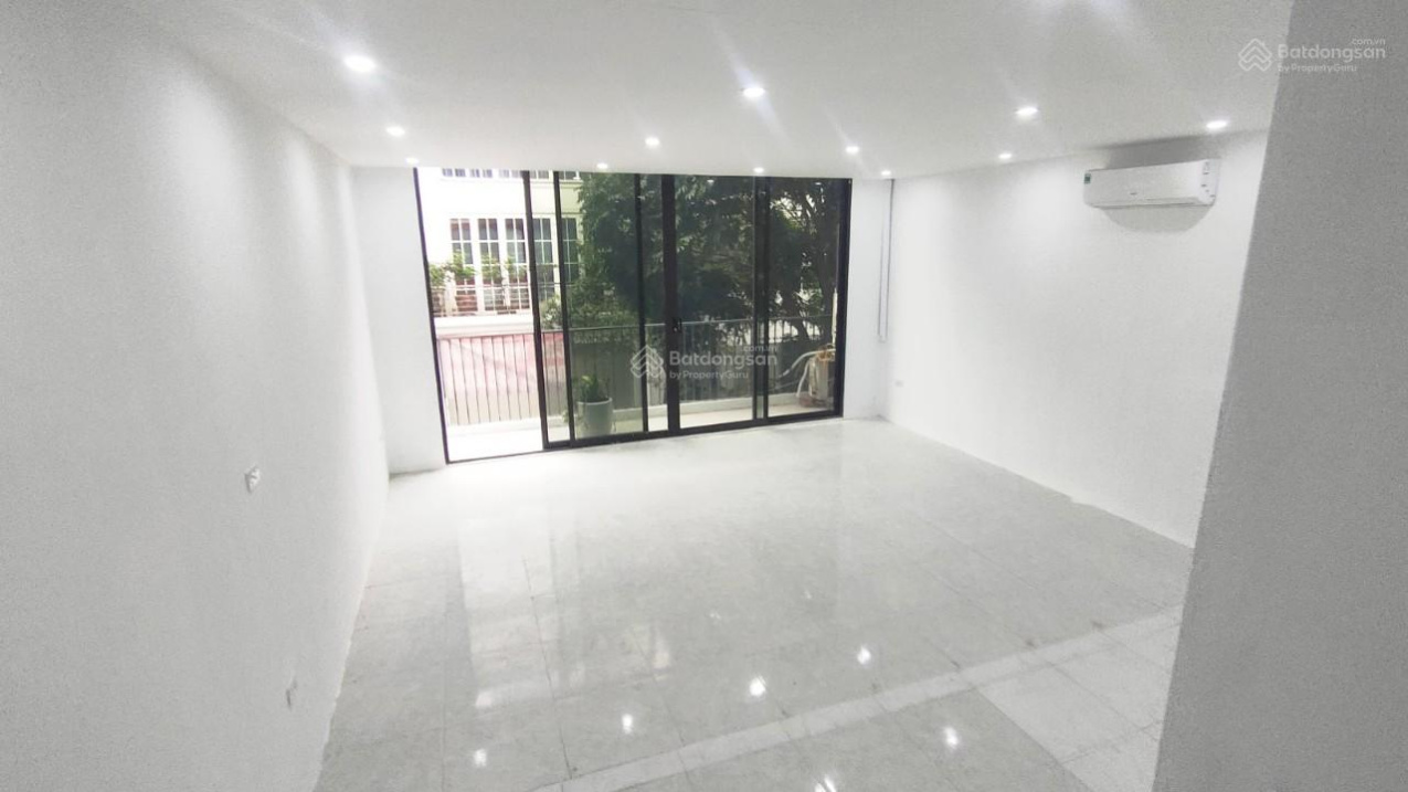 Spacious 75m² Townhouse with Air Conditioning