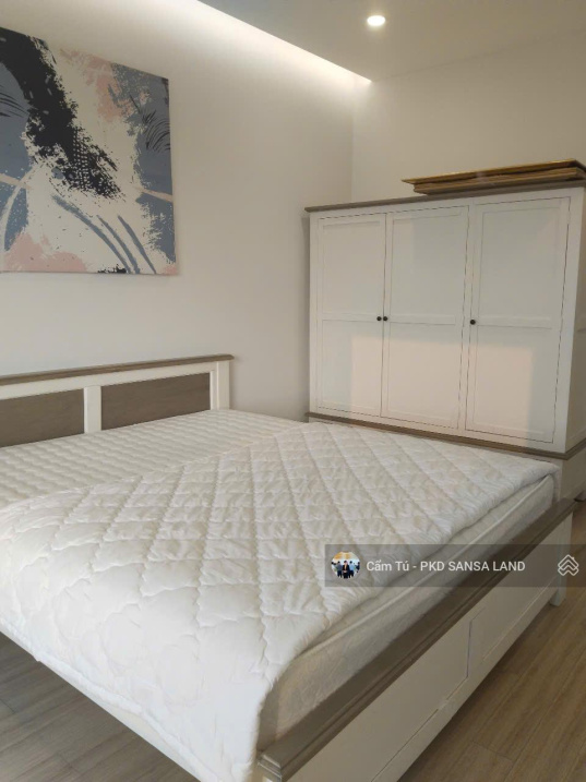 Modern 1-Bedroom Apartment with City View