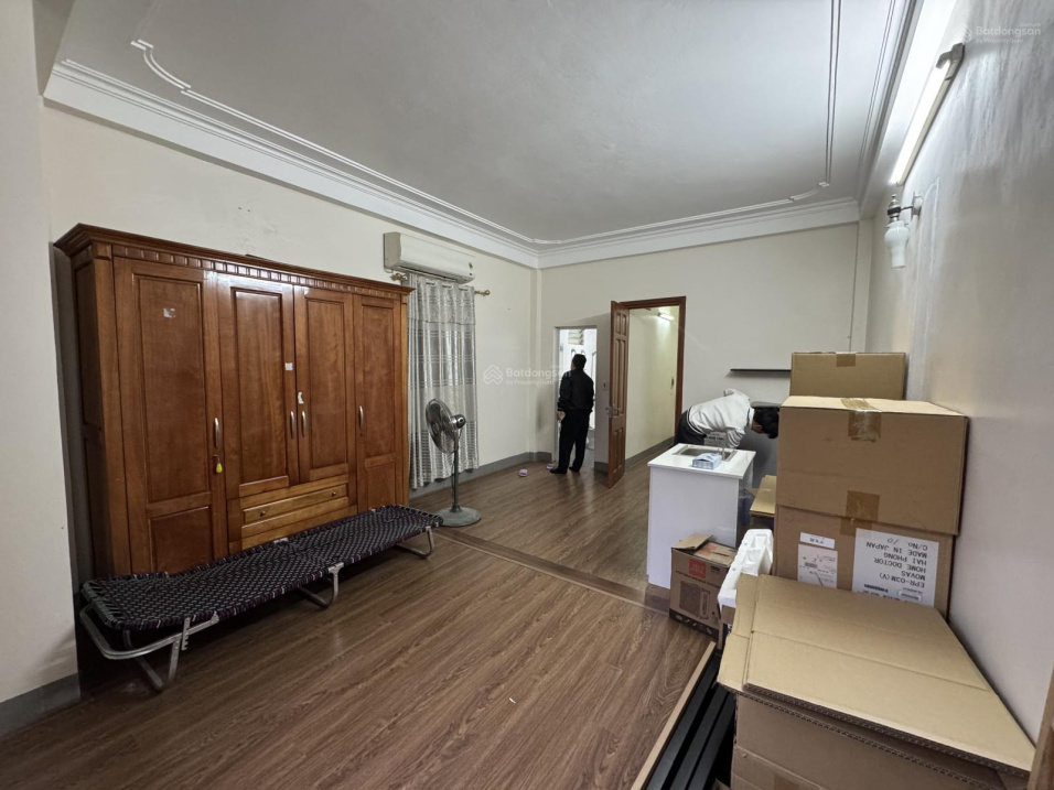 Spacious Commercial Space in Prime Location