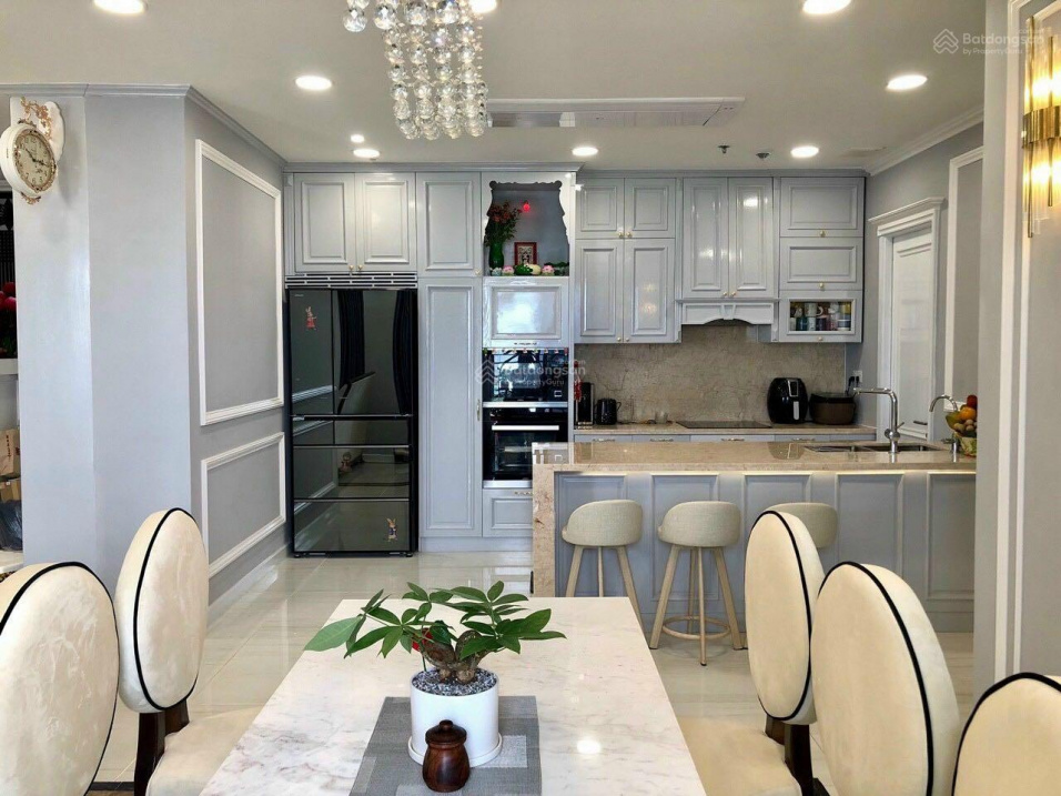 Luxury VIP Apartment in Golden Mansion Complex