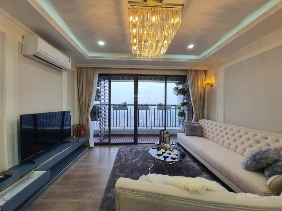 Modern 2-Bedroom Apartment with Luxury Finishes